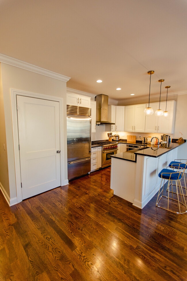 Photo - 843 W Fletcher St Unit 2W