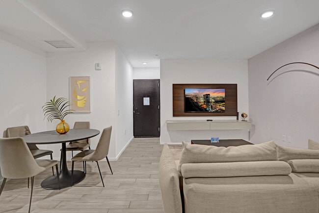 Photo - 398 NE 5th St Unidad SI ID1504052P