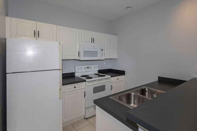 Photo - Cozy 1 bedroom/1 bath garage apartment in ...