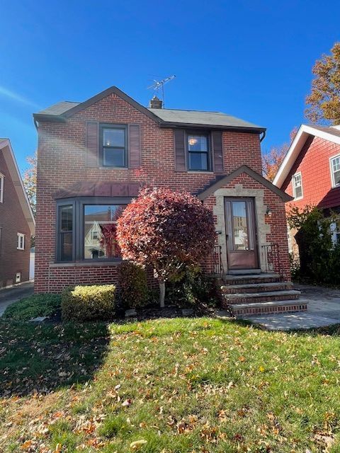 Building Photo - Single family home with access to Lake Eerie!