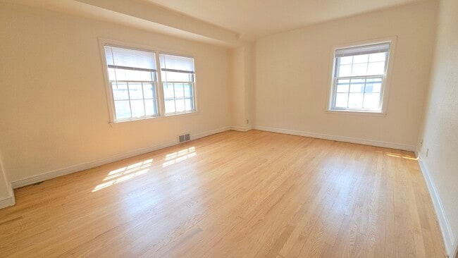 Building Photo - 2311 N 91st St Unit 4