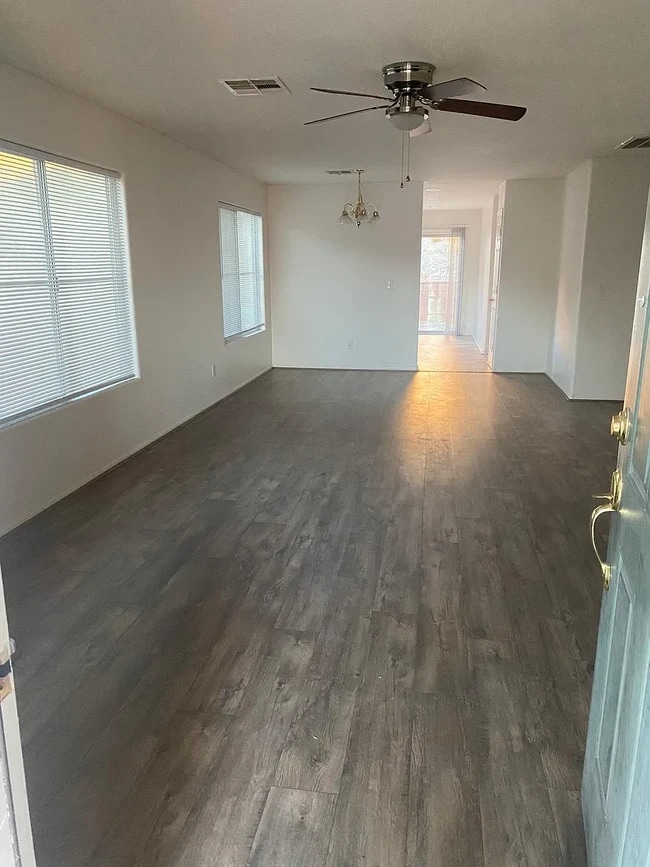 Photo - 833 Bernini St