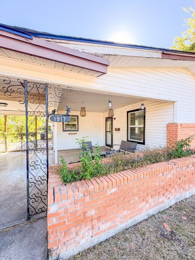 Building Photo - 1917 S 51st St