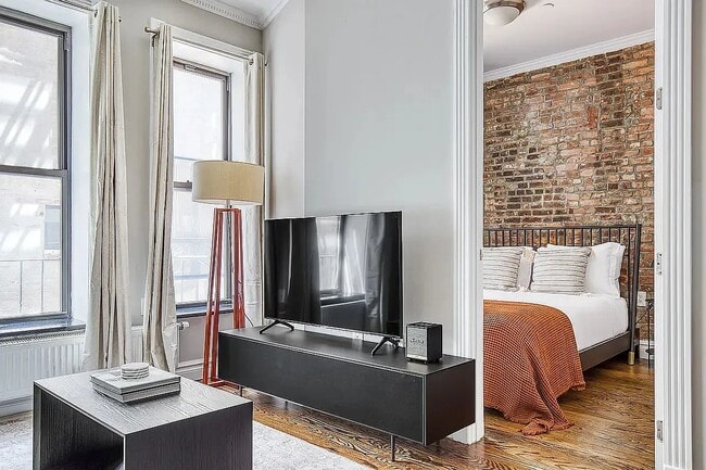 Photo - 345 E 5th St Unit 1