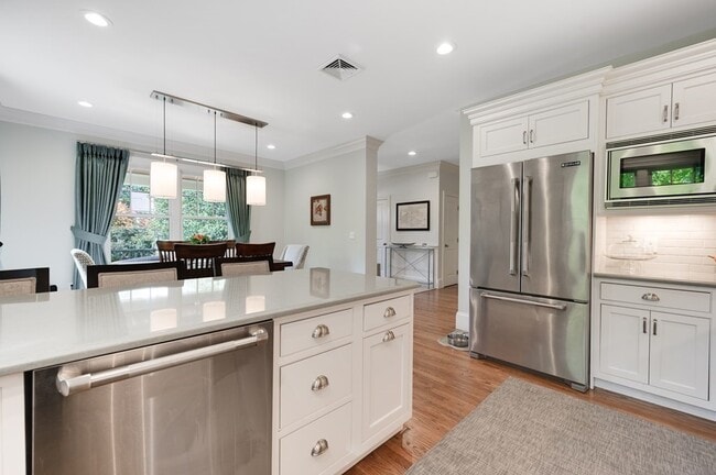 Building Photo - 56 Waverley Ave