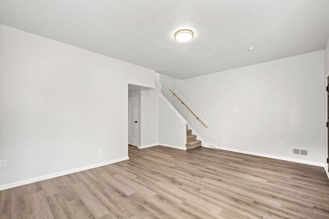 Photo - MOVE IN SPECIAL! SCORE HALF OFF 1ST MONTH'...