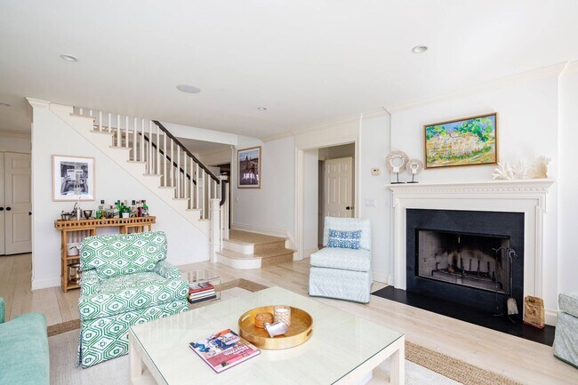 Photo - 210 Toylsome Ln