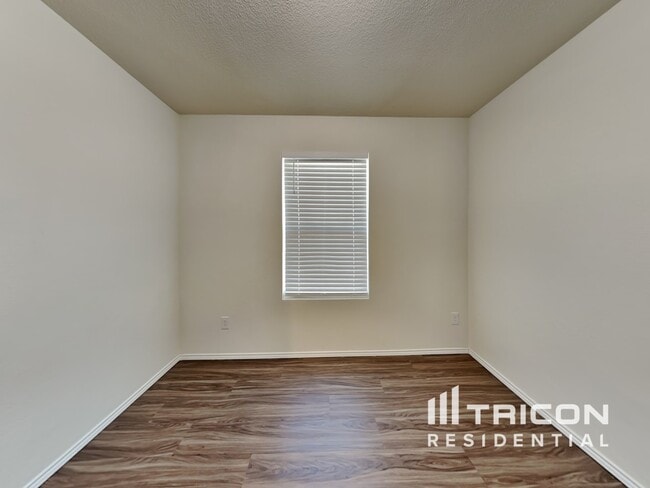 Photo - 5632 McClelland St