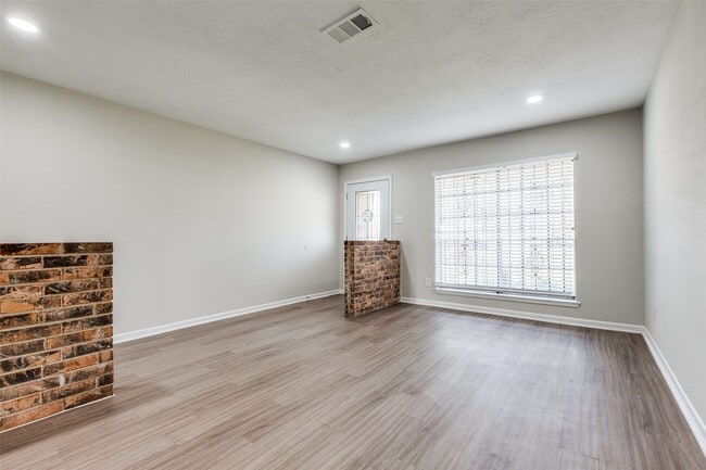Photo - 5426 Fairgreen Ln