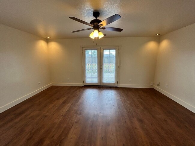 Photo - 829 E Bush St