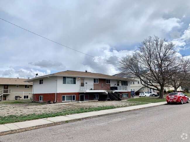 Building Photo - Knowles 4-Plex Unit 322 Knowles Rental
