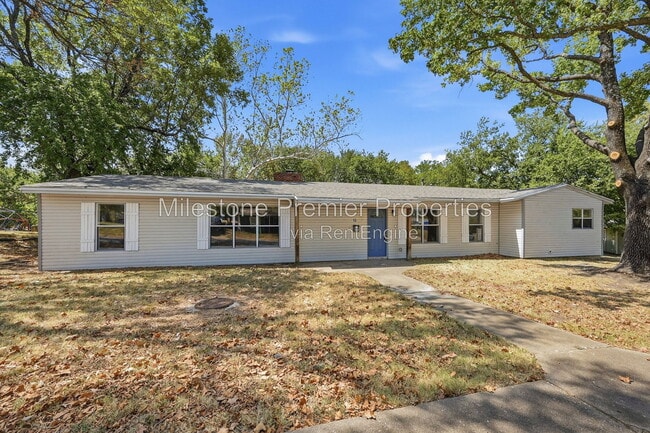 Building Photo - 13 MacArthur Dr