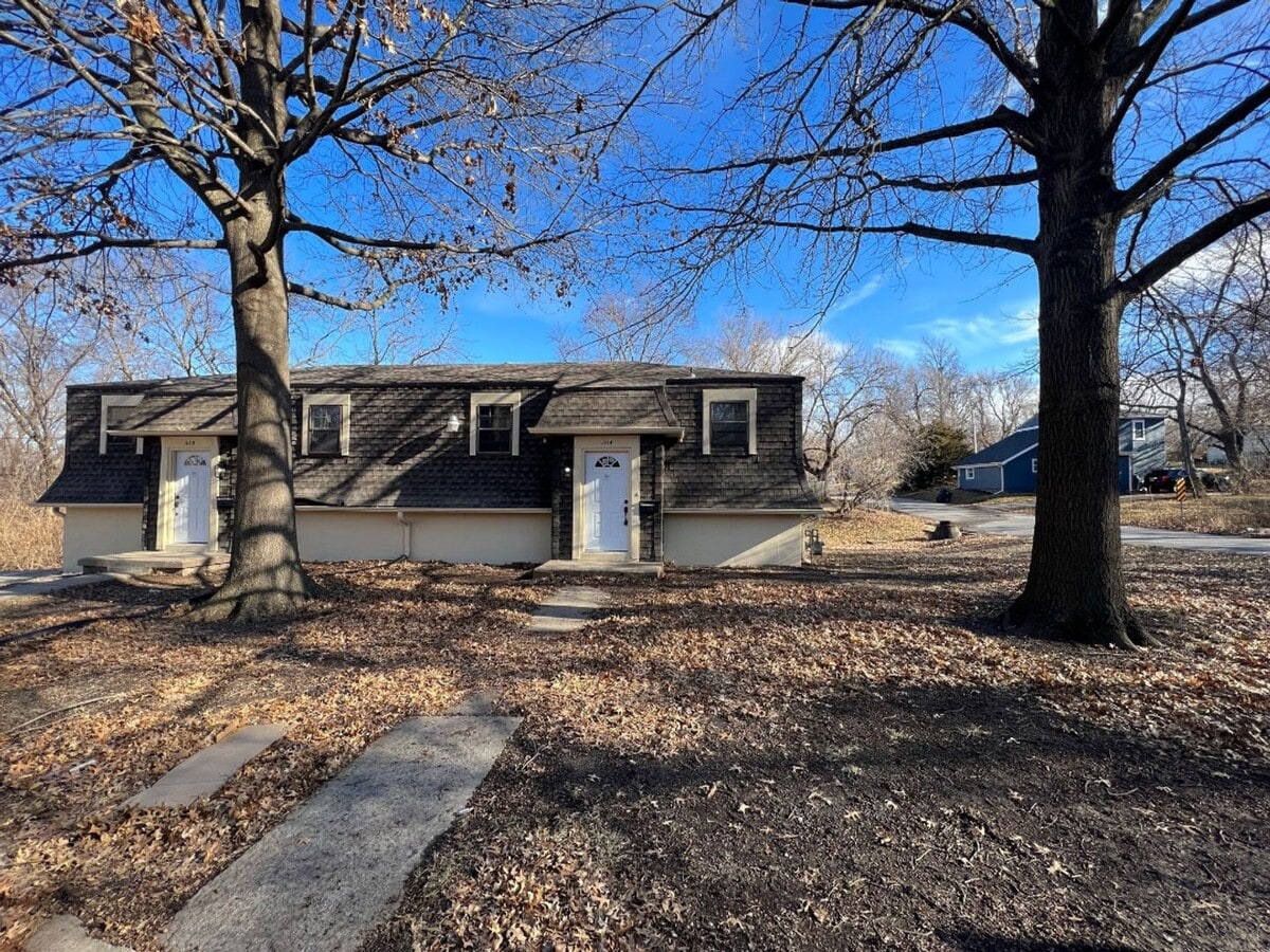 Coming Soon: Split-Level 3 Bedroom Duplex with Garage - Coming Soon: Split-Level 3 Bedroom Duplex with Garage