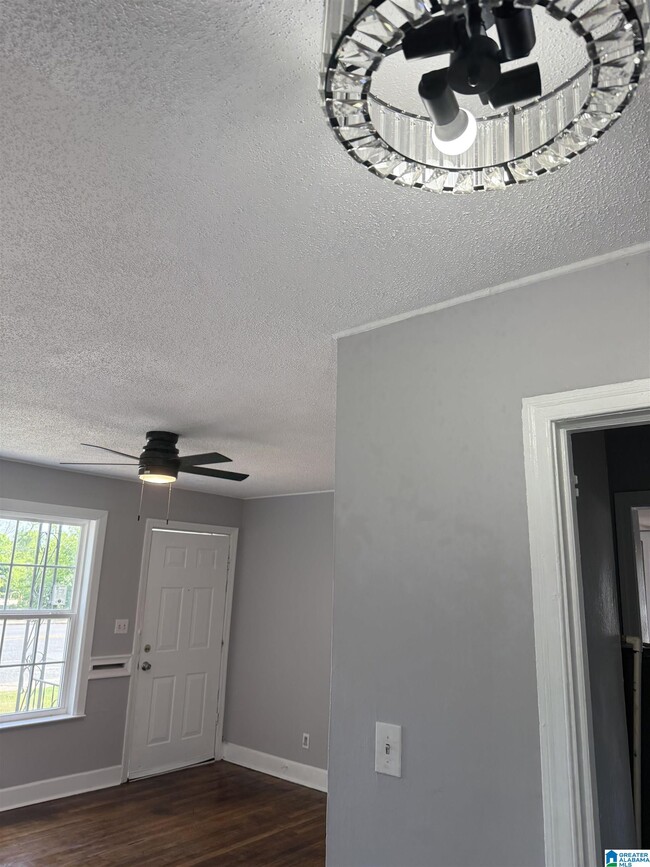 Photo - 724 Graymont Ave W