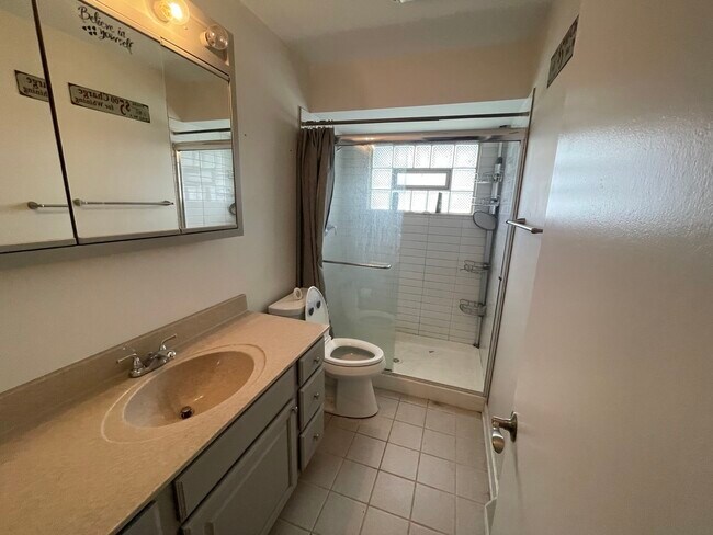 Photo - 594 Comstock Ave