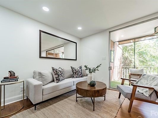 400 Queens Rd Unit 19