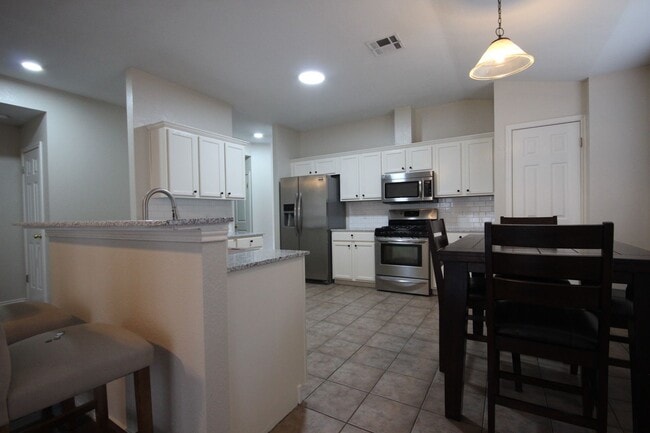 Photo - Lovely large updated 3 bed, 2 bath house w/ 2 living & 2 dining areas in Austins Colony