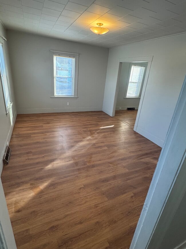 Photo - 2 Clinton St