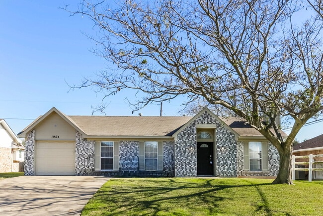Building Photo - 1954 Carrington Dr