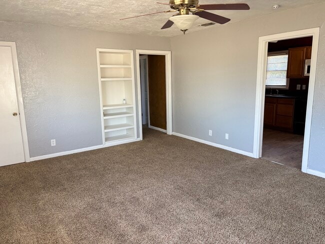 Building Photo - 303 N Western St