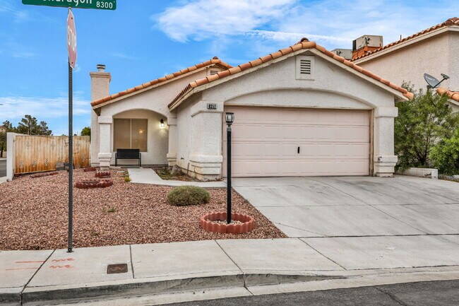 Building Photo - Single Story 3 bedroom 2 bath Near Alta and Durango Close to Summerlin