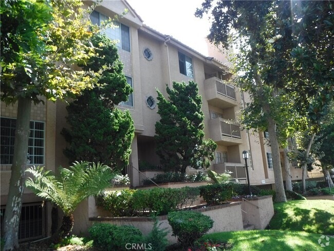 Building Photo - 1616 S Barrington Ave Unit 204-204 Rental