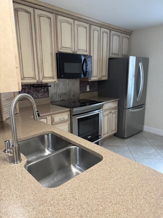 Photo - 1303 Lakeview Dr E Unidad E