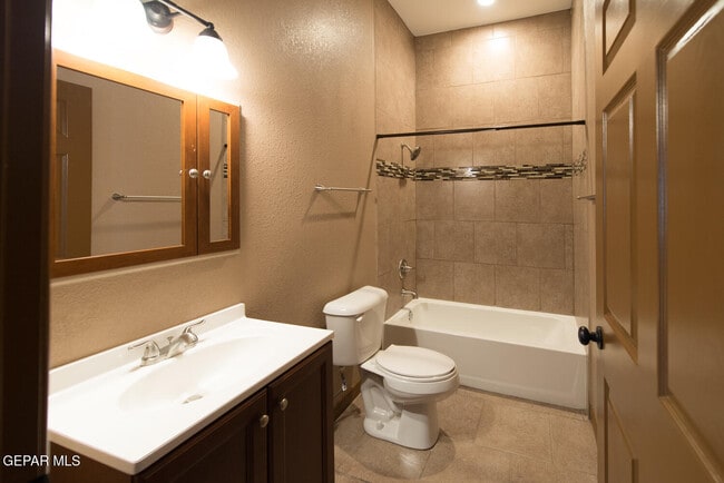 Photo - 326 Coates Dr