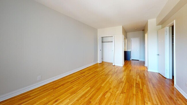 Photo - 4875 Dufferin