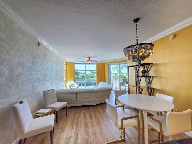 806 E Windward Way Unit 323