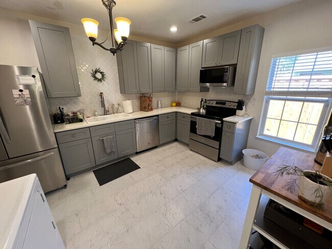 Photo - 615 Parkview Ave Unit Apt 1