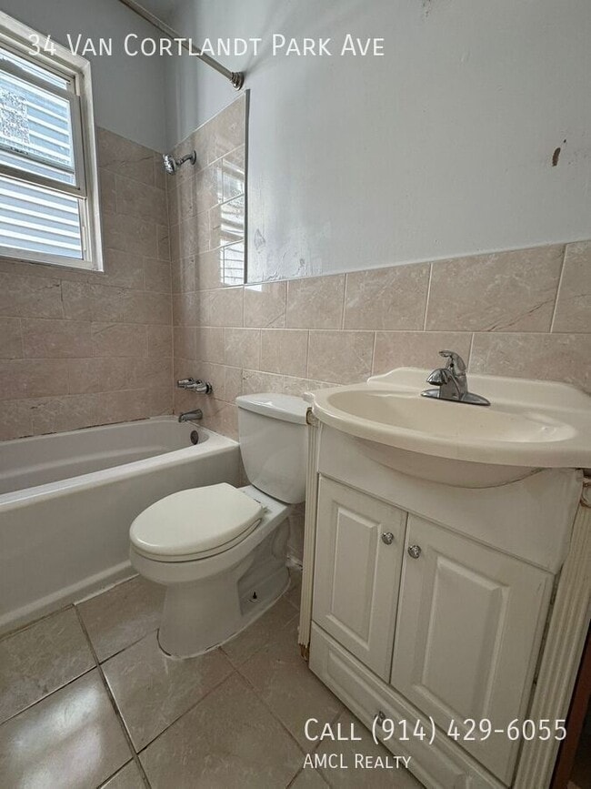 Photo - 34 Van Cortlandt Park Ave