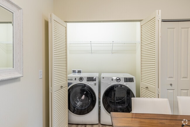 2BR, 2BA - 1035SF