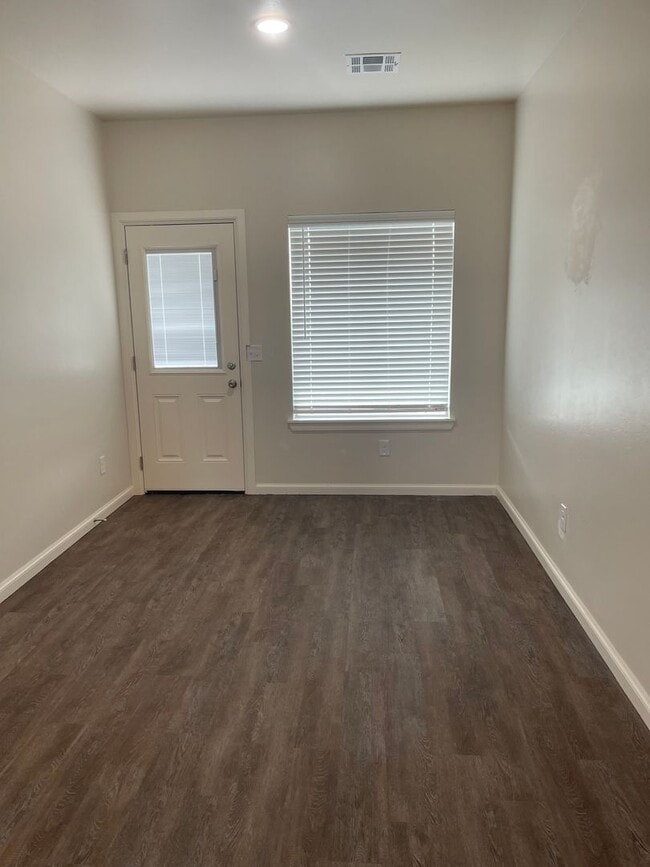 Photo - 3 bedroom 2 bath duplex in Newcastle