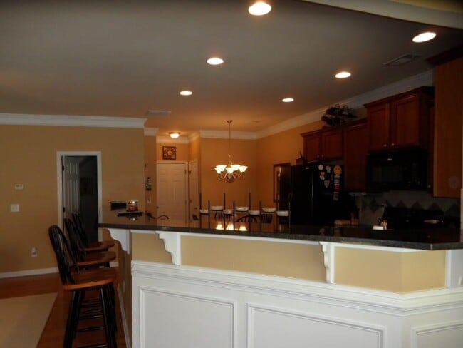 Photo - 5040 Hastings Terrace