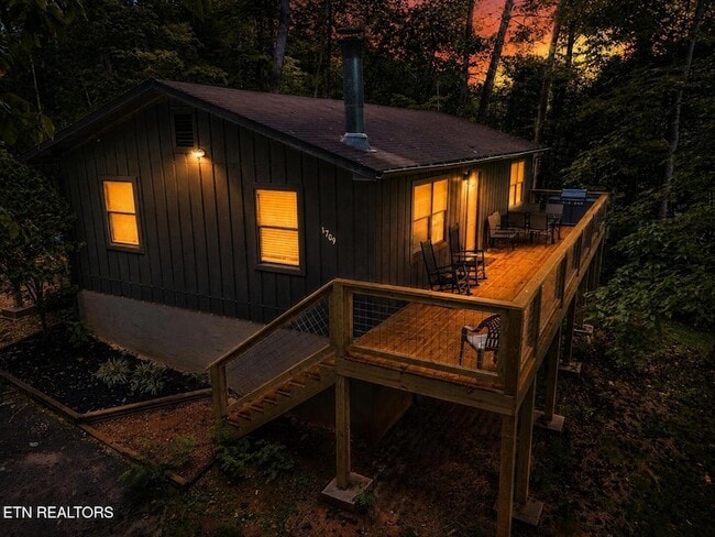 Photo - 1709 Floyd Way