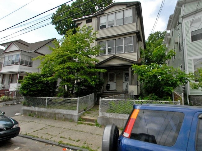 Building Photo - Catherine St. 143-147 Unit 143 1st