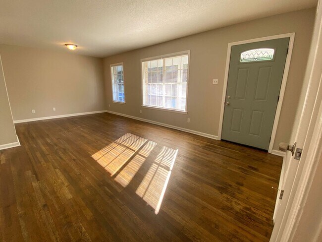 Photo - 3 bed, 2 bath near Yale and Raleigh Millington Rd in Raleigh / $250 gift card offer with 12/31/25...