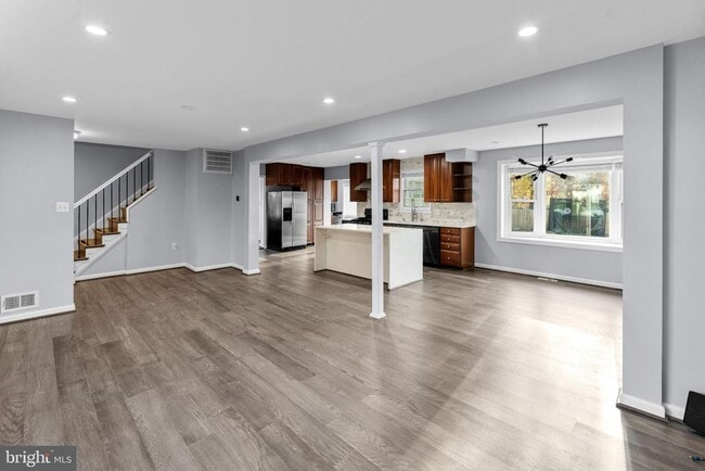 Building Photo - 6910 Ontario St