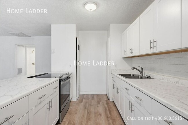 Photo - 1332 W 5th St Unit 8