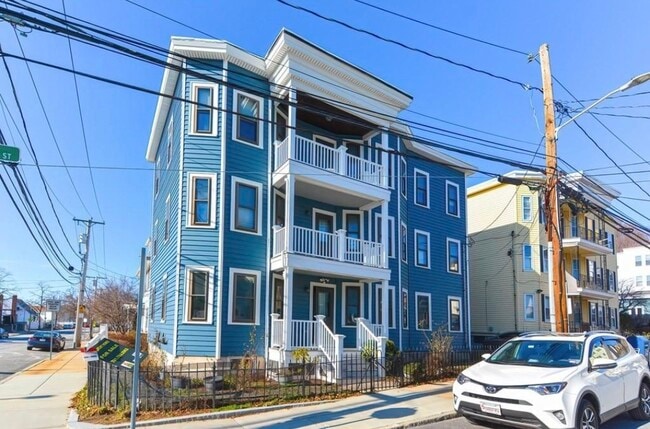 Building Photo - 40 Breed St Unit 2