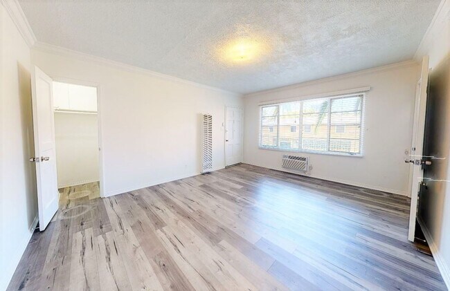 Photo - 1136-1160 N. El Centro Ave