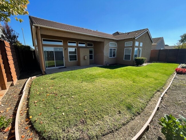 1621 Linnea Ln