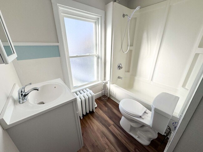 Photo - 39 Allen St Unit Second Floor