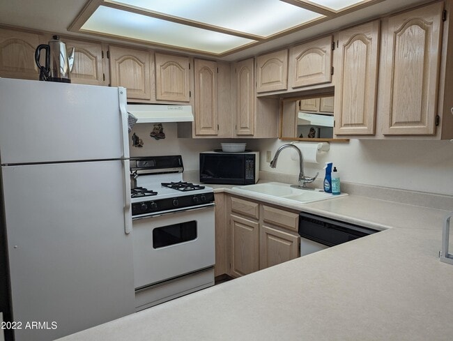 320 Lancaster Ct