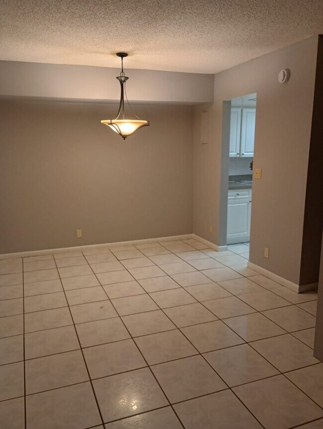 Photo - Spacious 1 Bedroom + Den, 1 Bathroom in No...