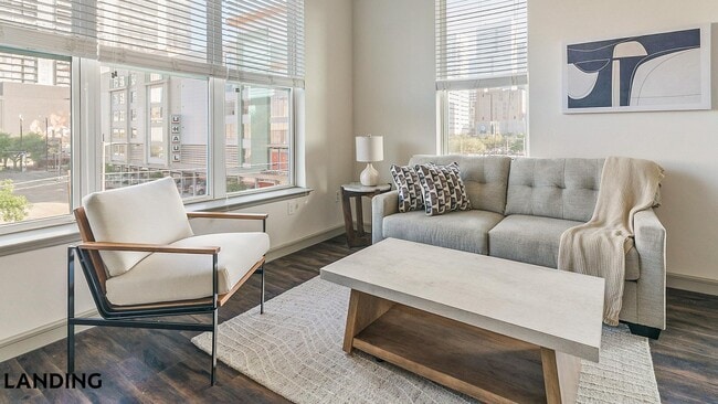 Building Photo - 1711 Caroline St