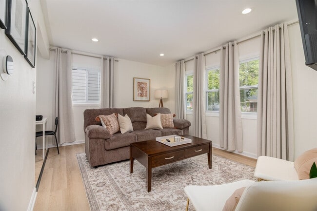 Photo - 1326 E Evelyn Ave Unit ID1032332P