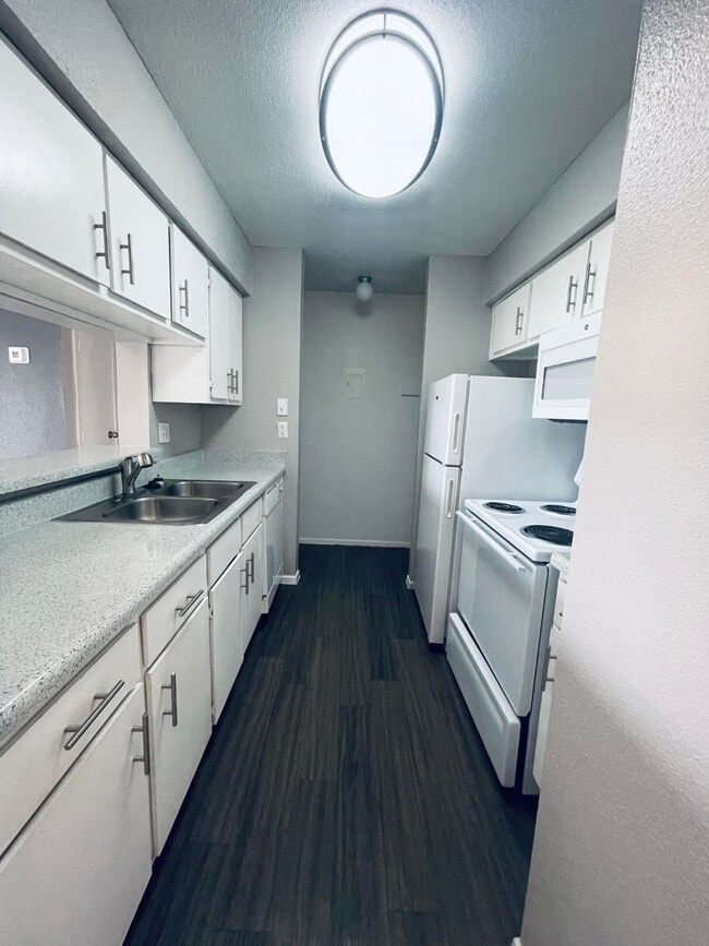 Photo - 420 Garland Dr Unit 208