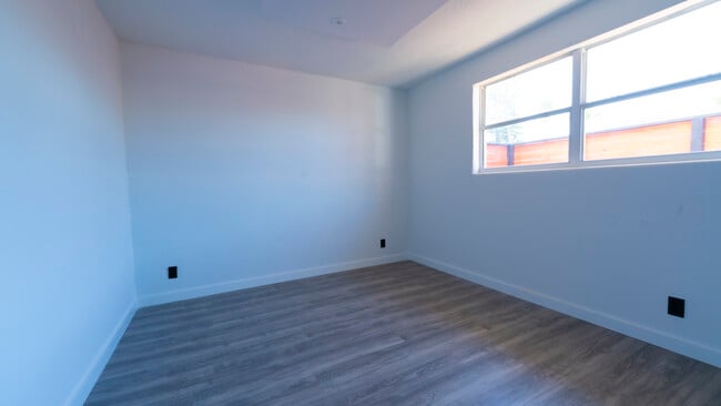 Photo - 321 Cornell Dr